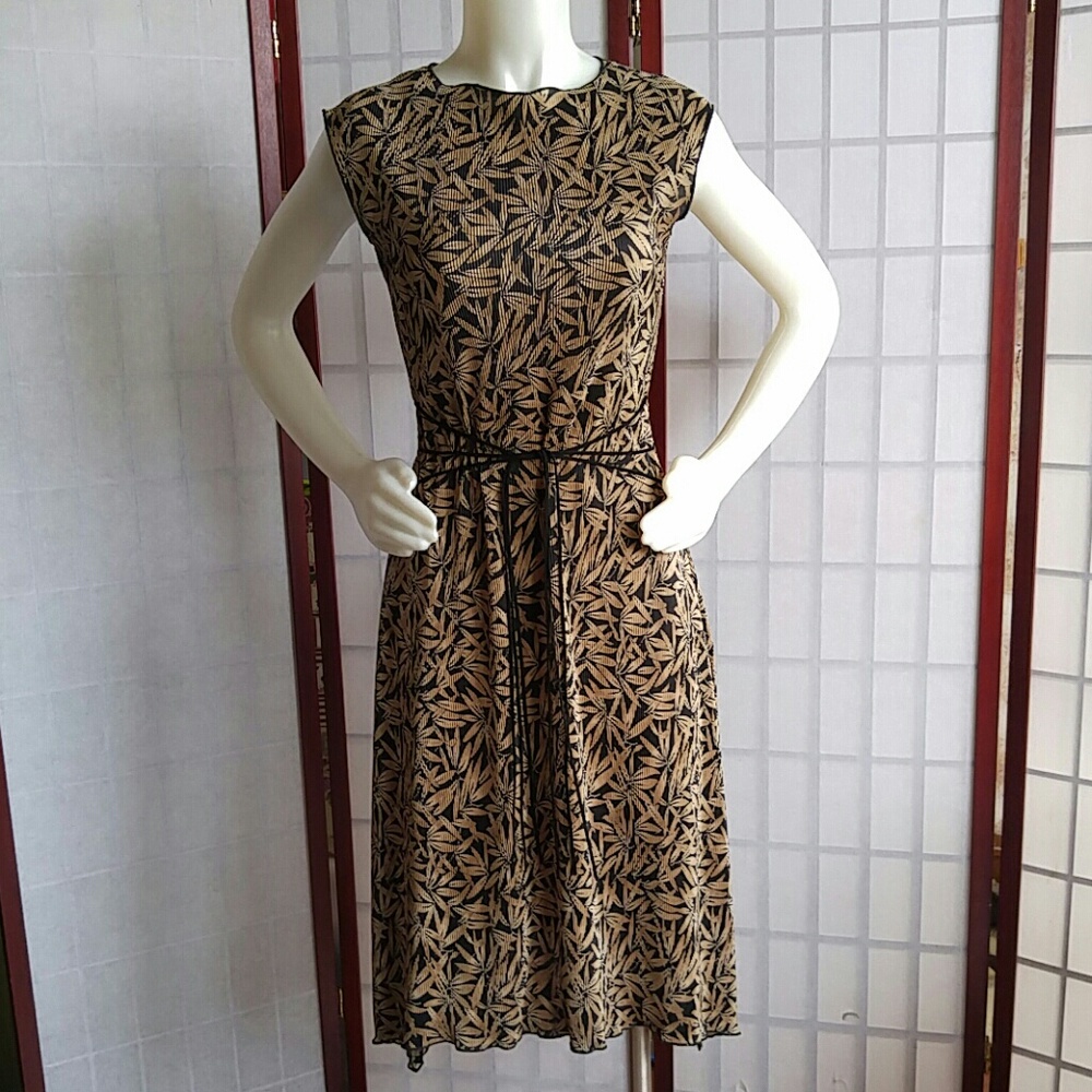 Dress - Picture 2 of 9